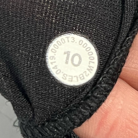Lululemon Energy Bra Long Line Texture in Black Size 10 - Picture 10 of 10
